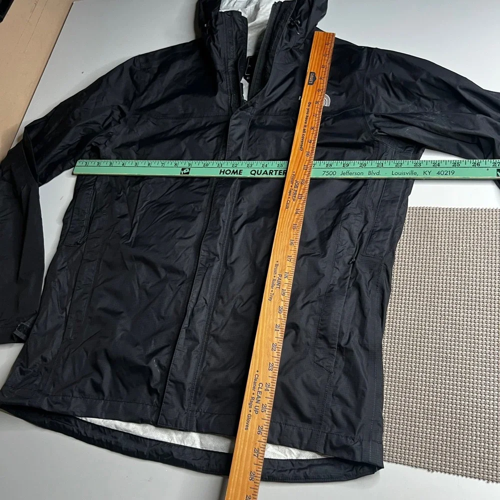 The North Face HyVent 2.5L Rain Jacket Mens Medium Black Waterproof Hooded Shell